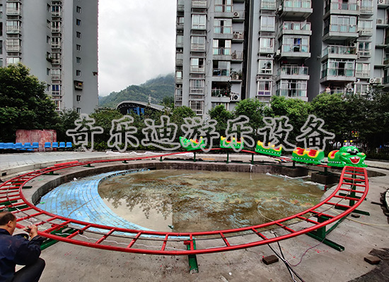 青蟲滑車,兒童游樂設施